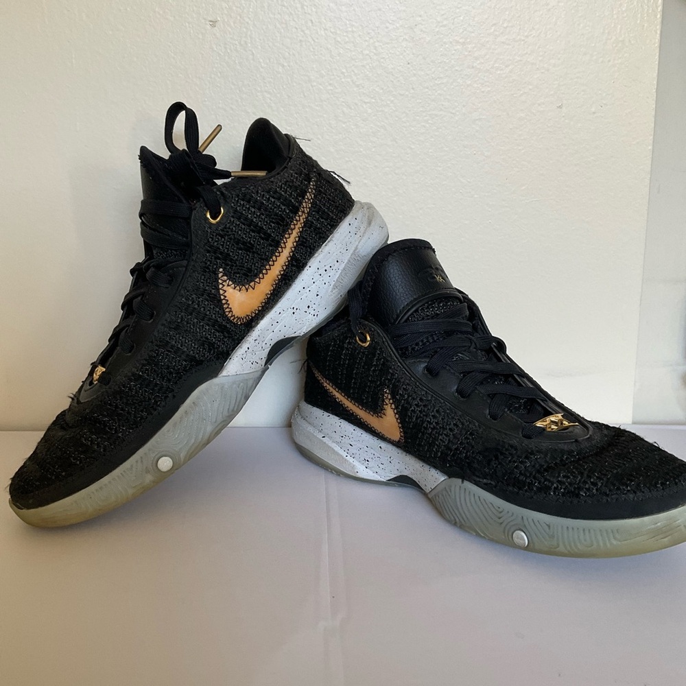 Nike LeBron 20 Black Metallic Gold (GS) Size 6Y Basketball Shoes